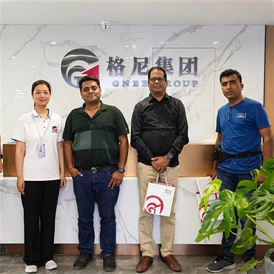 GNEE STEE Company toivotti intialaiset asiakkaat tervetulleiksi ja allekirjoi...